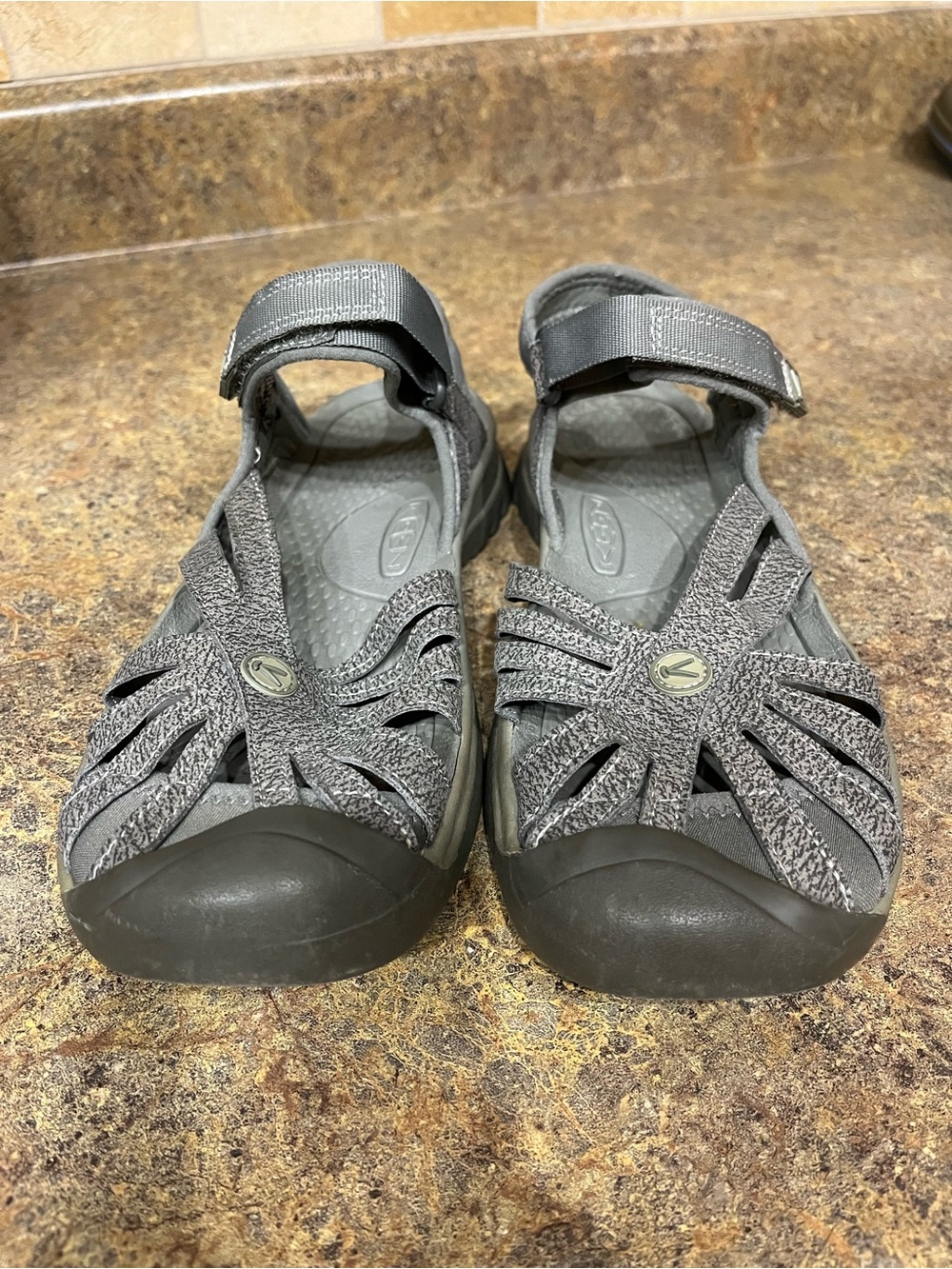 KEEN Rose Sandals Women's 7.5 Gray Waterproof Hiking Sport Comfort Shoes